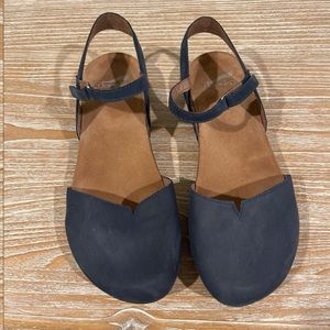 Dansko Rowan Navy Milled Nubuck